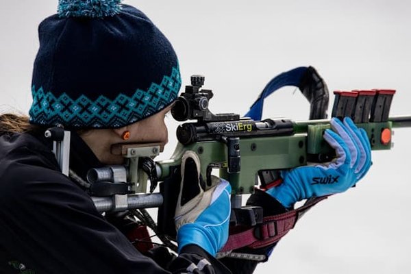 Quels sont les exercices clés pour améliorer l'adresse au tir en biathlon ?